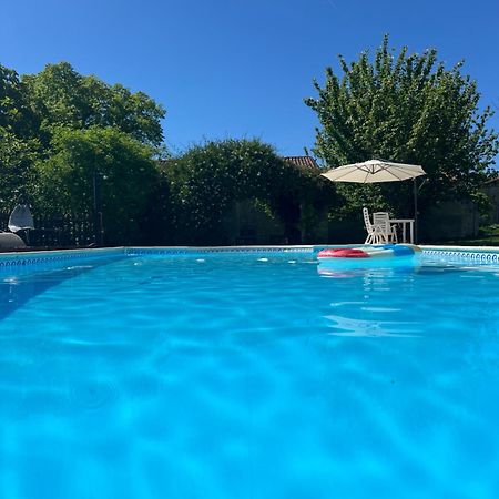 Entire Apartment With Swimming Pool Near Aubeterre Saint-Romain  Esterno foto