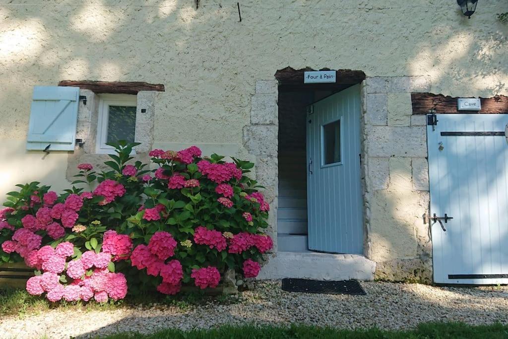 Entire Apartment With Swimming Pool Near Aubeterre Saint-Romain  Esterno foto