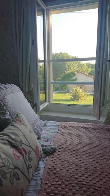 Entire Apartment With Swimming Pool Near Aubeterre Saint-Romain  Esterno foto