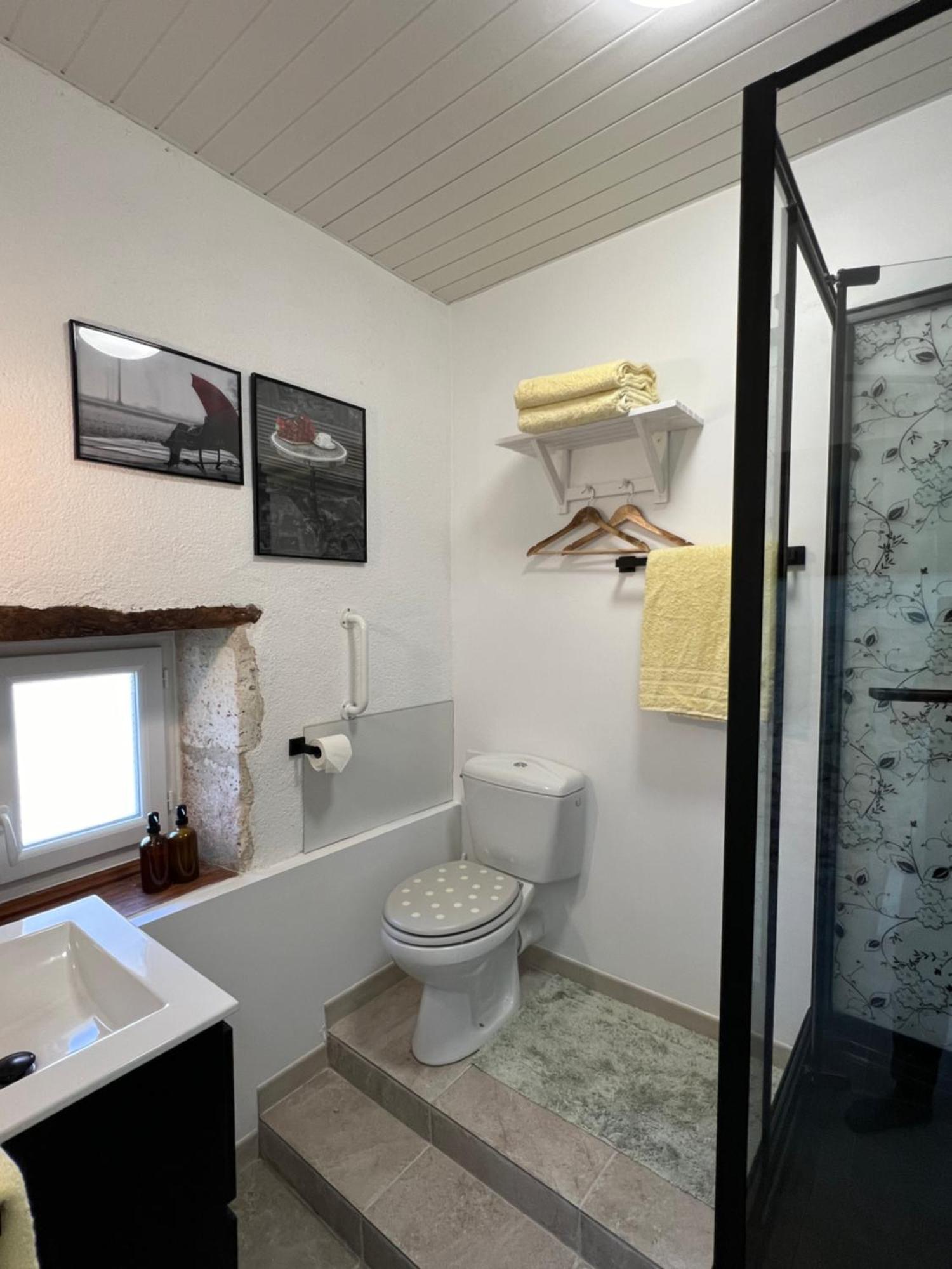 Entire Apartment With Swimming Pool Near Aubeterre Saint-Romain  Esterno foto
