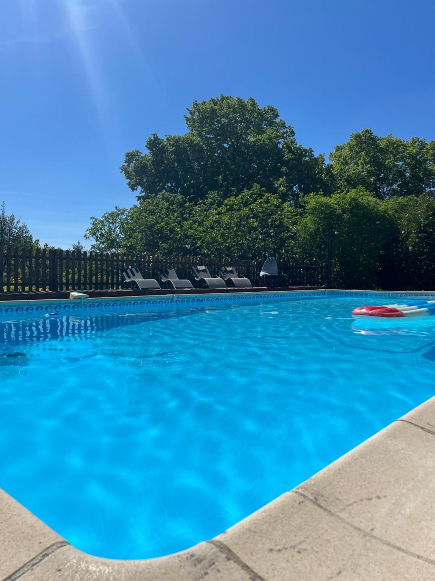 Entire Apartment With Swimming Pool Near Aubeterre Saint-Romain  Esterno foto