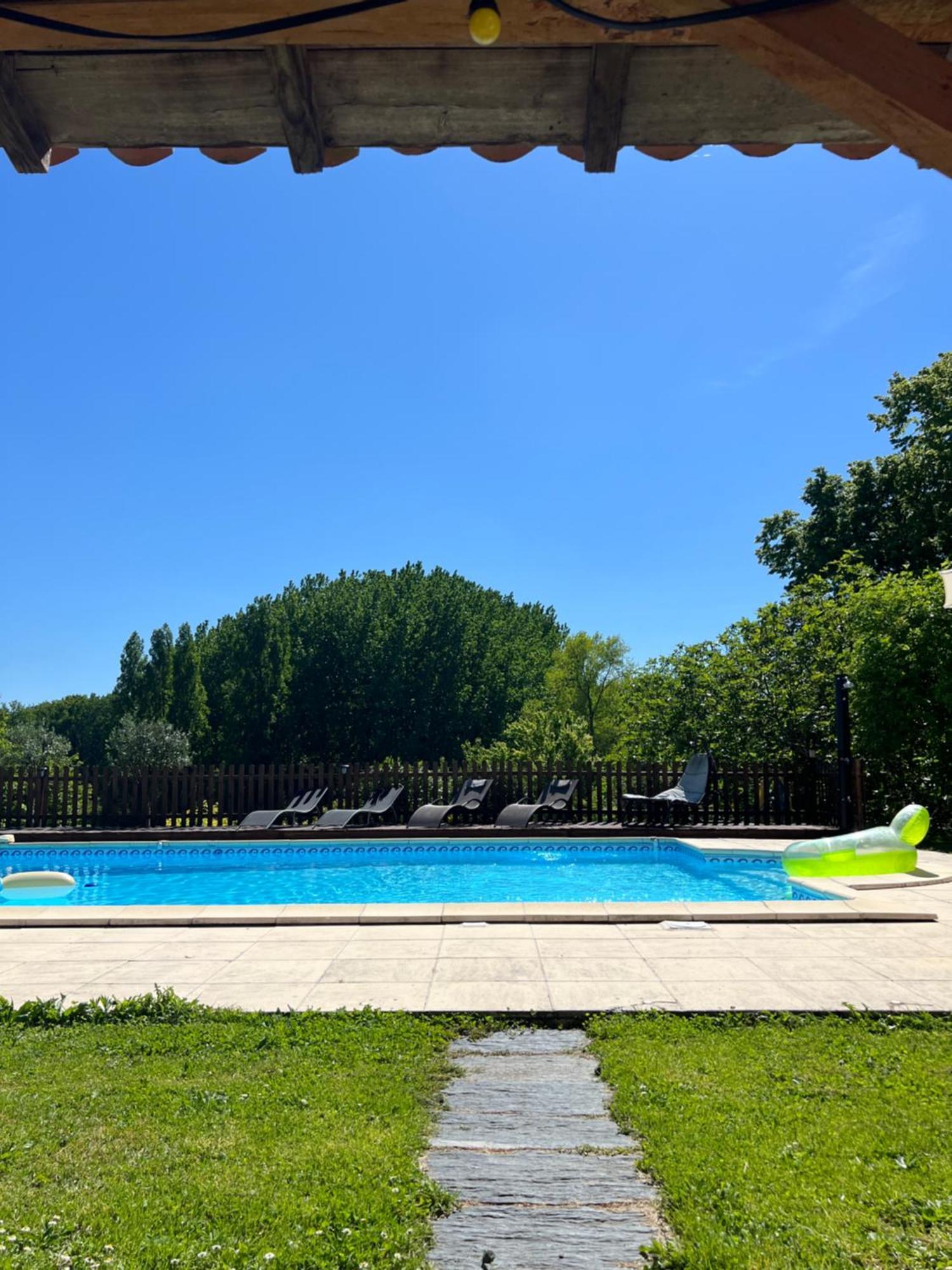 Entire Apartment With Swimming Pool Near Aubeterre Saint-Romain  Esterno foto