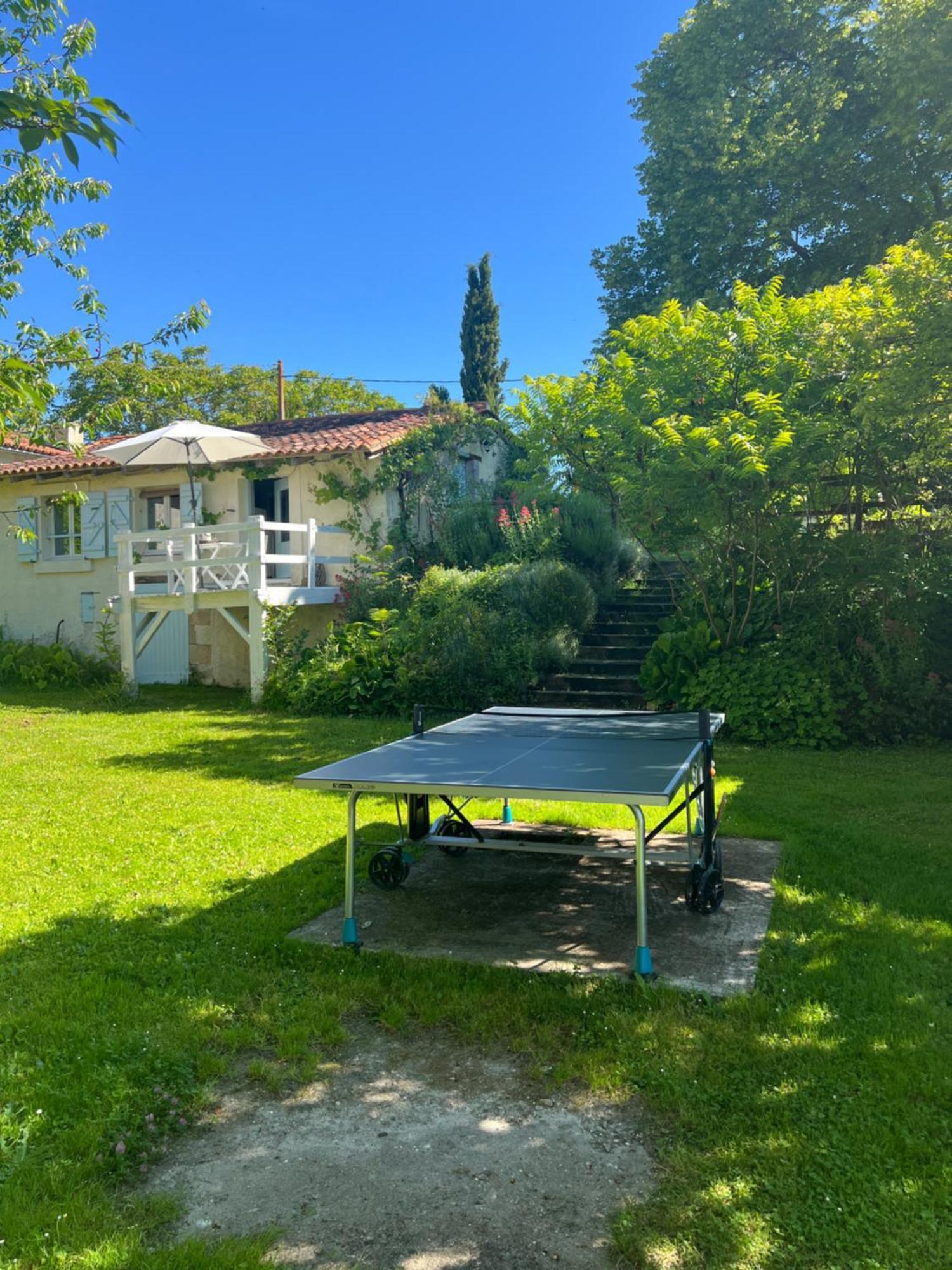 Entire Apartment With Swimming Pool Near Aubeterre Saint-Romain  Esterno foto