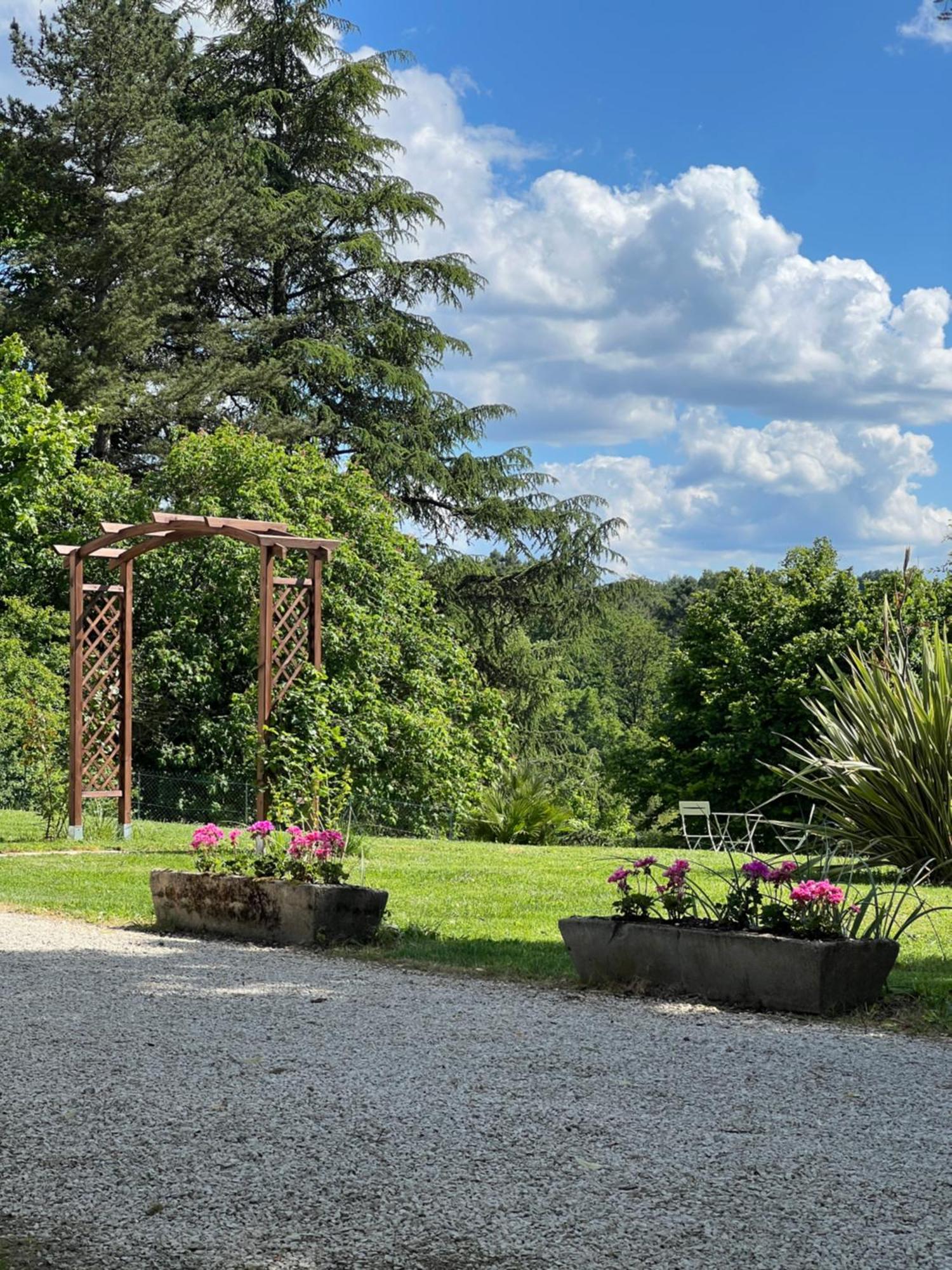 Entire Apartment With Swimming Pool Near Aubeterre Saint-Romain  Esterno foto