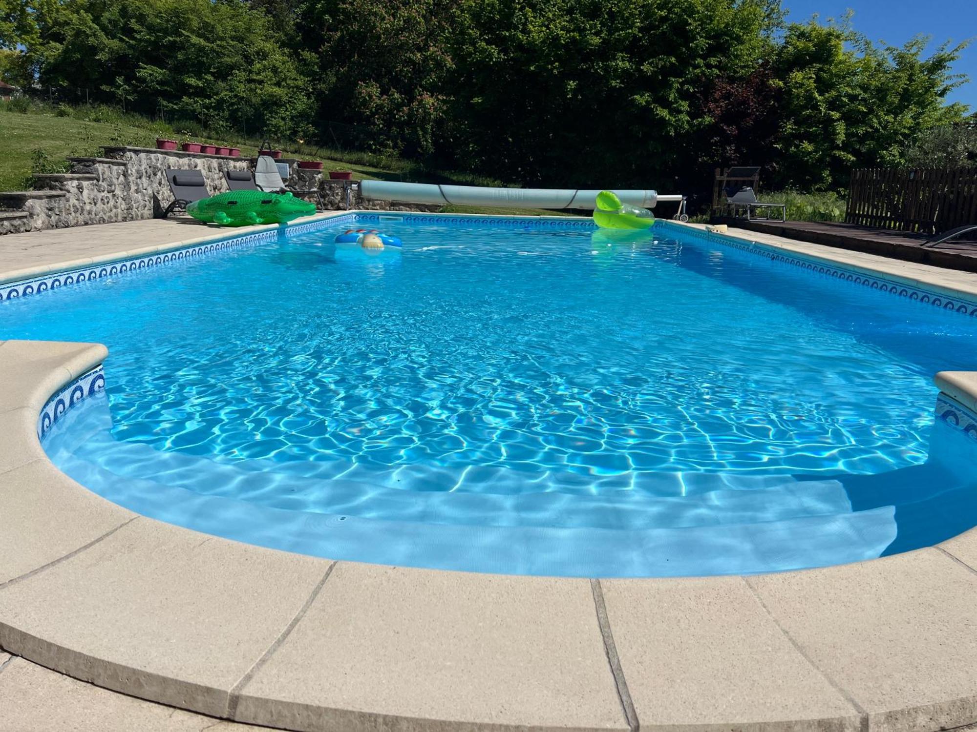 Entire Apartment With Swimming Pool Near Aubeterre Saint-Romain  Esterno foto